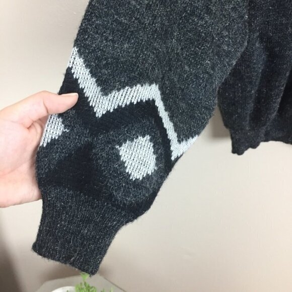 Women's Large Vintage Gray & Black Aztec Print Sweater - Picture 3 of 7